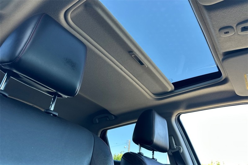 Nissan JUKE Vehicle Full-screen Gallery Image 16
