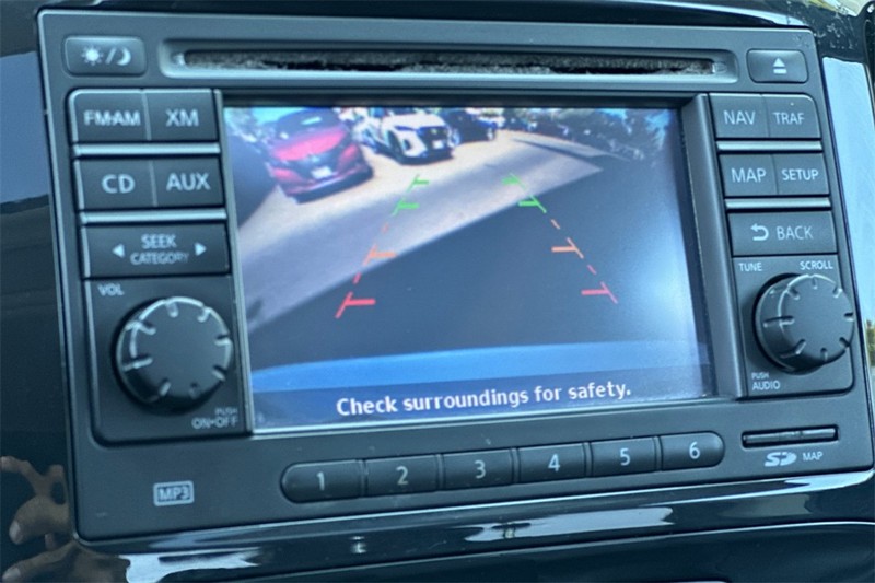 Nissan JUKE Vehicle Full-screen Gallery Image 19