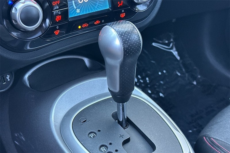 Nissan JUKE Vehicle Full-screen Gallery Image 21