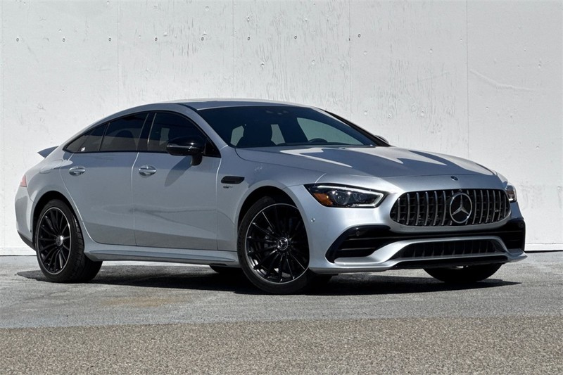 Mercedes-Benz AMG GT Vehicle Full-screen Gallery Image 02
