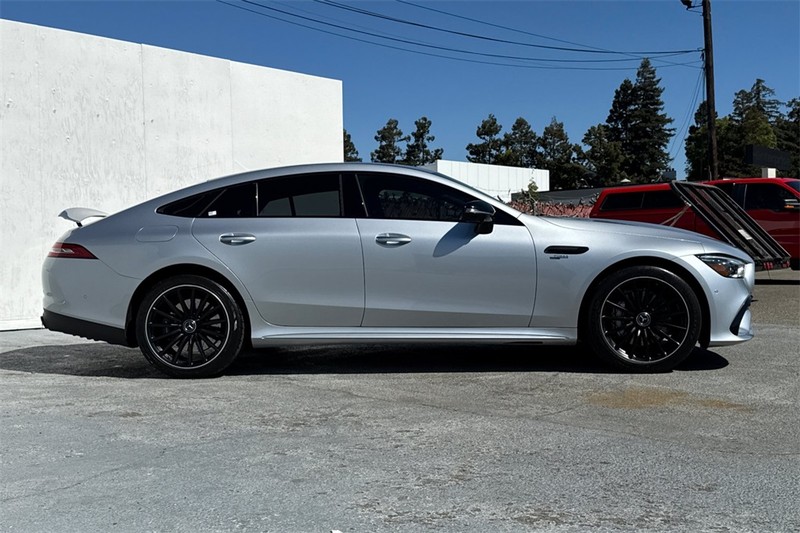 Mercedes-Benz AMG GT Vehicle Full-screen Gallery Image 03