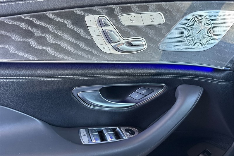 Mercedes-Benz AMG GT Vehicle Full-screen Gallery Image 11