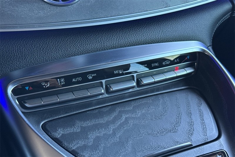 Mercedes-Benz AMG GT Vehicle Full-screen Gallery Image 20