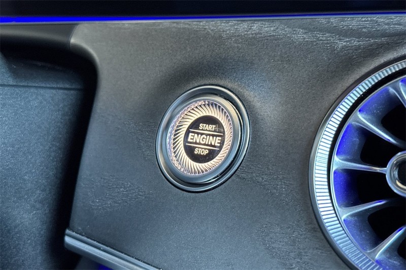 Mercedes-Benz AMG GT Vehicle Full-screen Gallery Image 22