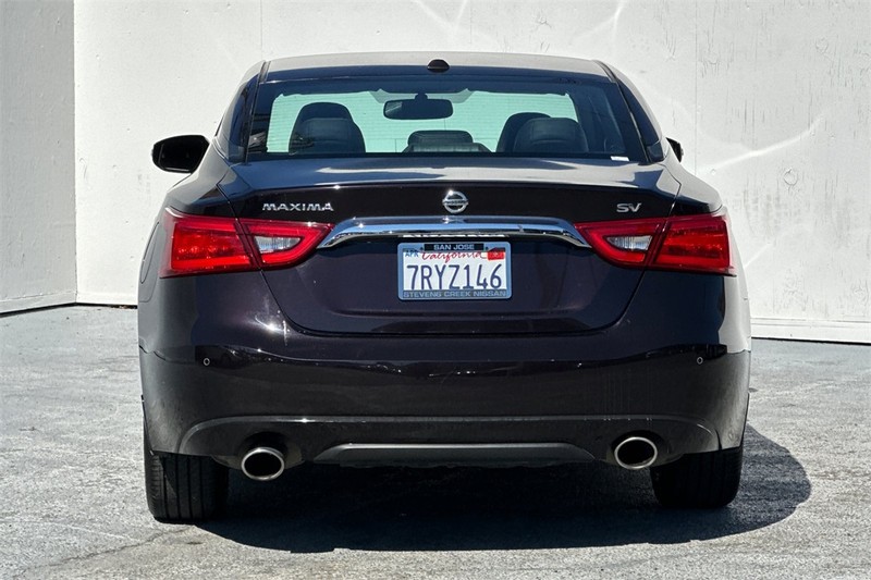 Nissan Maxima Vehicle Full-screen Gallery Image 05
