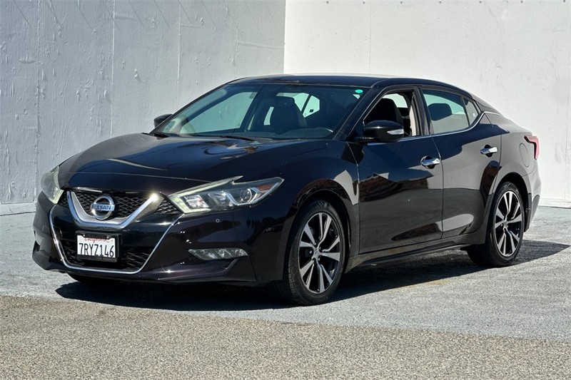 Nissan Maxima Vehicle Full-screen Gallery Image 08