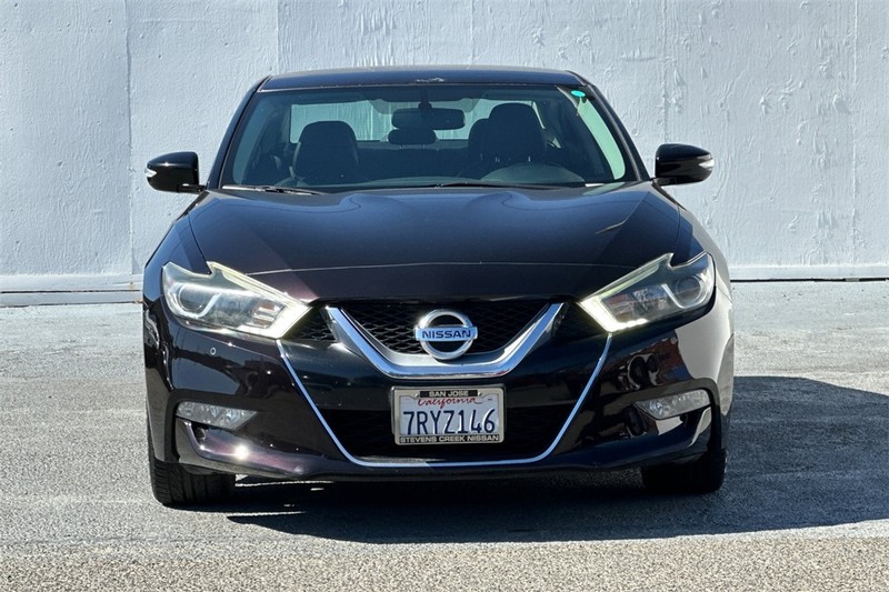 Nissan Maxima Vehicle Full-screen Gallery Image 09