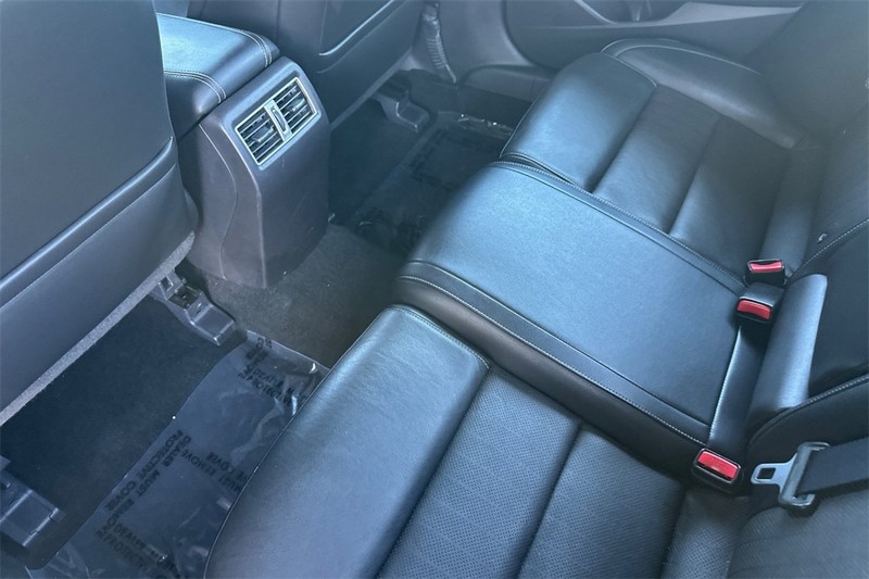 Nissan Maxima Vehicle Full-screen Gallery Image 12
