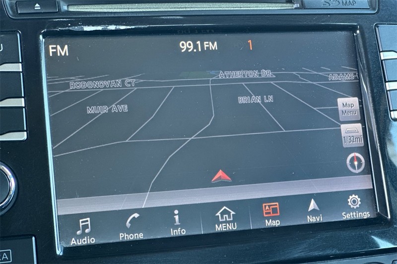 Nissan Maxima Vehicle Full-screen Gallery Image 18