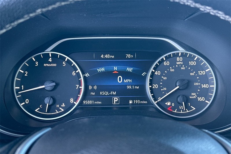 Nissan Maxima Vehicle Full-screen Gallery Image 24