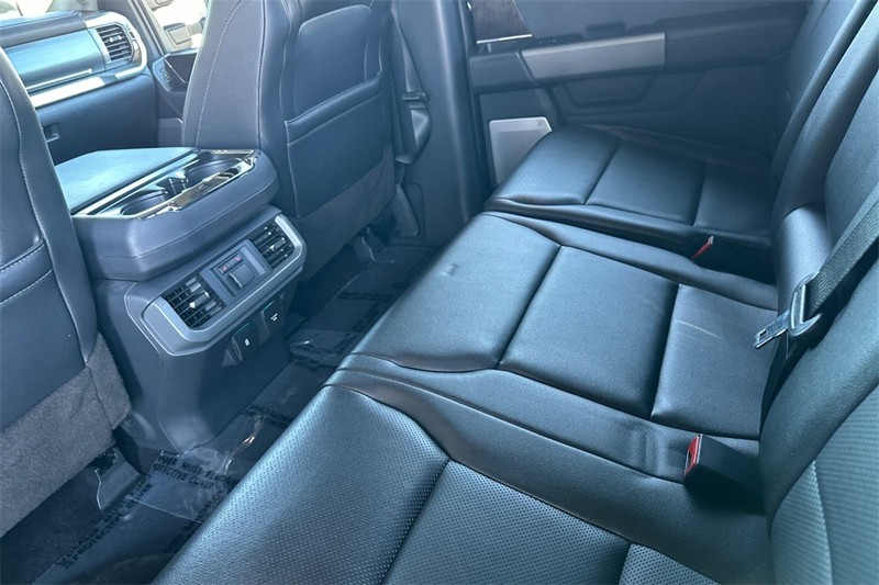 Ford F-150 Vehicle Full-screen Gallery Image 12