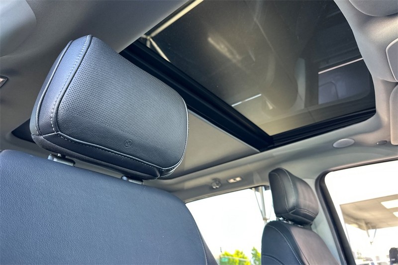 Ford F-150 Vehicle Full-screen Gallery Image 16