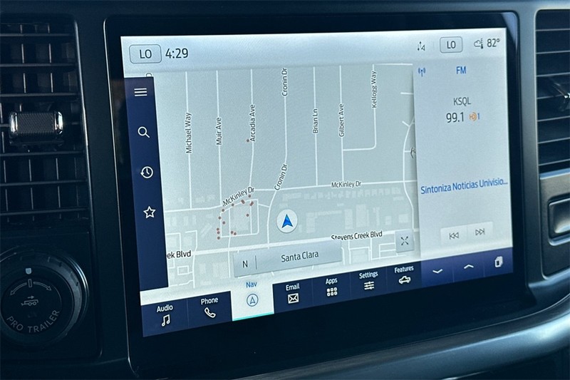 Ford F-150 Vehicle Full-screen Gallery Image 18