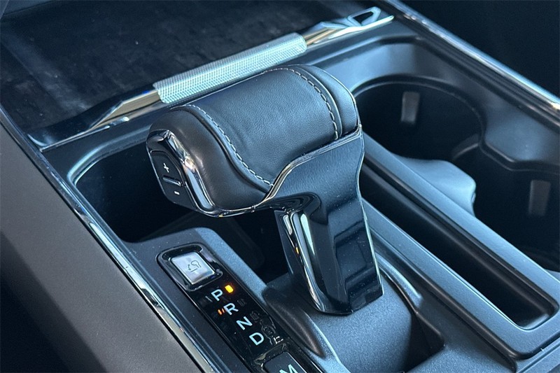 Ford F-150 Vehicle Full-screen Gallery Image 21