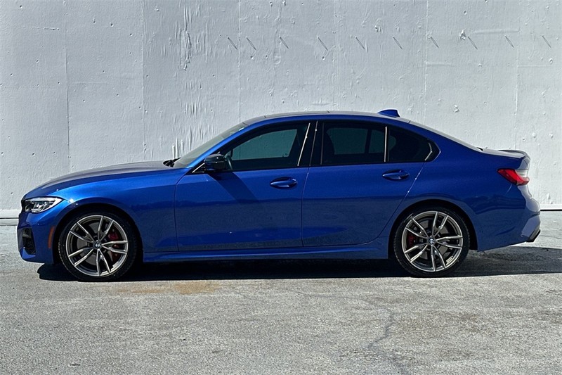 BMW 3 Series Vehicle Full-screen Gallery Image 07