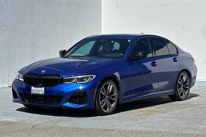 BMW 3 Series Vehicle Full-screen Gallery Image 08