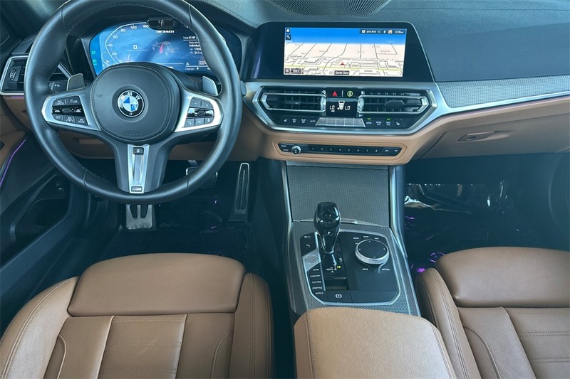 BMW 3 Series Vehicle Full-screen Gallery Image 13