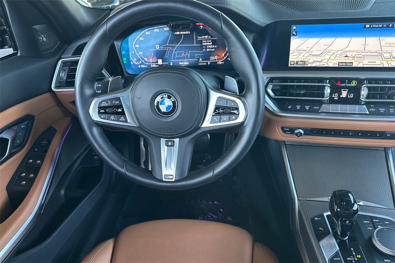 BMW 3 Series Vehicle Full-screen Gallery Image 14