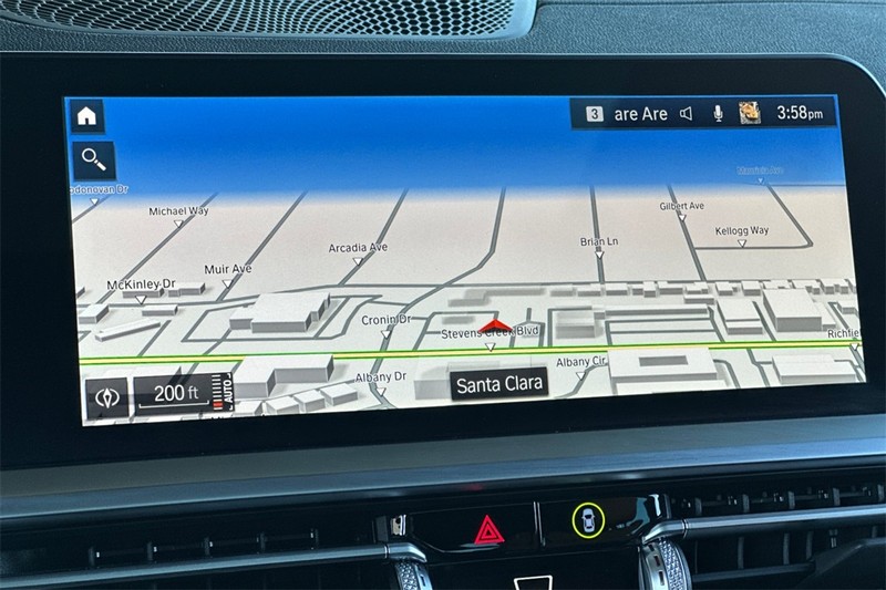 BMW 3 Series Vehicle Full-screen Gallery Image 18