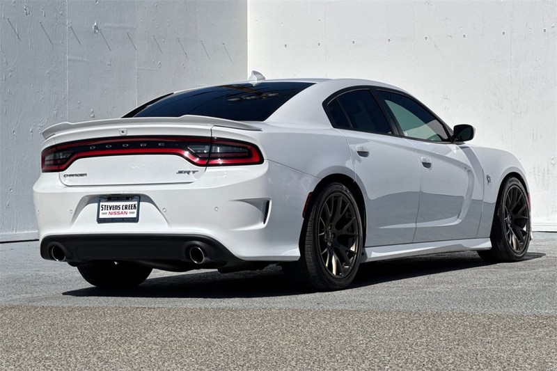 Dodge Charger Vehicle Full-screen Gallery Image 04
