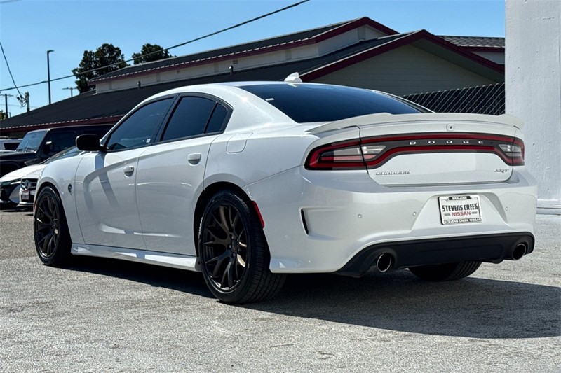 Dodge Charger Vehicle Full-screen Gallery Image 06