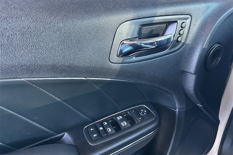 Dodge Charger Vehicle Full-screen Gallery Image 11