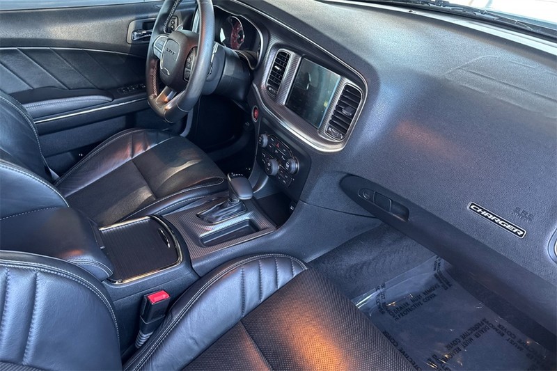 Dodge Charger Vehicle Full-screen Gallery Image 15