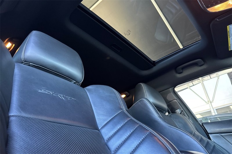 Dodge Charger Vehicle Full-screen Gallery Image 16