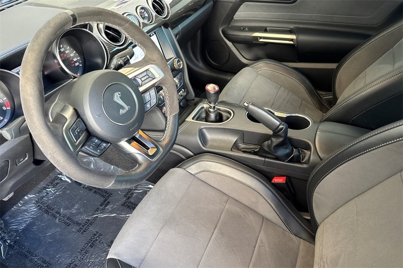 Ford Mustang Vehicle Full-screen Gallery Image 10