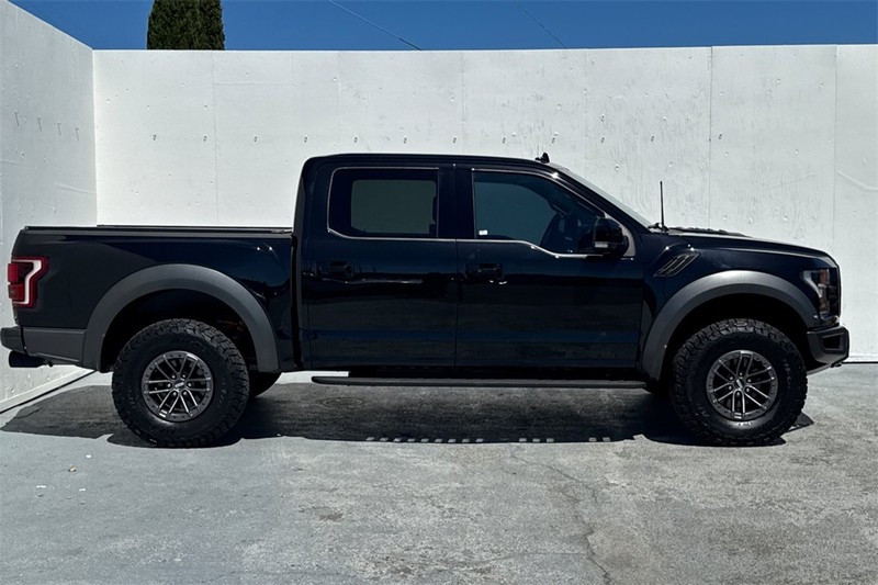 Ford F-150 Vehicle Full-screen Gallery Image 03