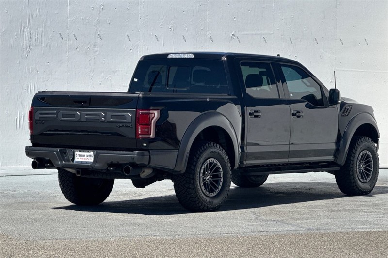 Ford F-150 Vehicle Full-screen Gallery Image 04