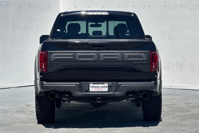 Ford F-150 Vehicle Full-screen Gallery Image 05
