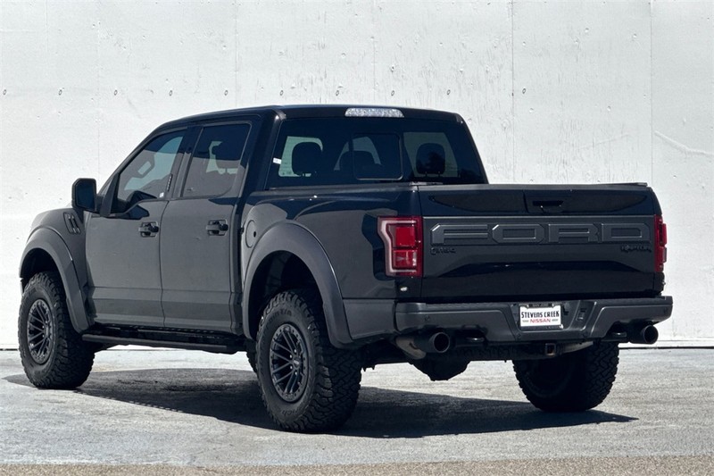Ford F-150 Vehicle Full-screen Gallery Image 06