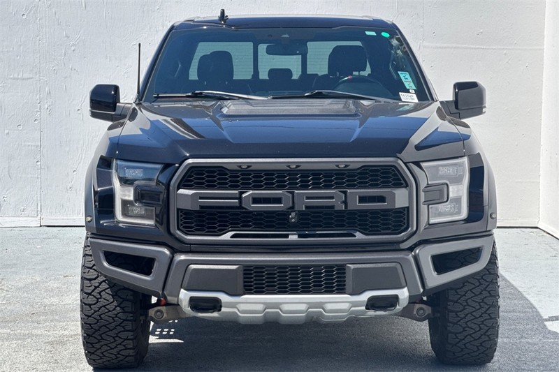 Ford F-150 Vehicle Full-screen Gallery Image 09