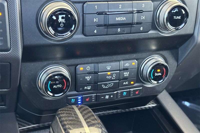 Ford F-150 Vehicle Full-screen Gallery Image 20