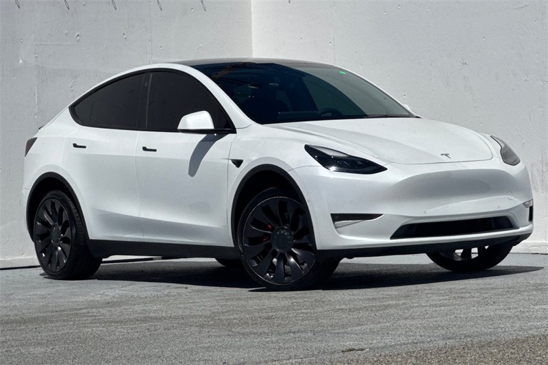 Tesla Model Y Vehicle Full-screen Gallery Image 02