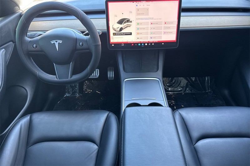 Tesla Model Y Vehicle Full-screen Gallery Image 13
