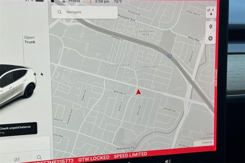 Tesla Model Y Vehicle Full-screen Gallery Image 19