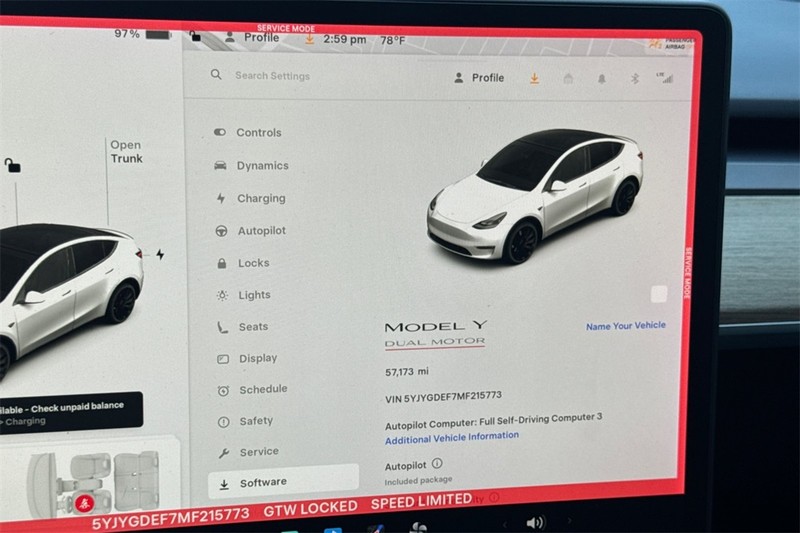 Tesla Model Y Vehicle Full-screen Gallery Image 27