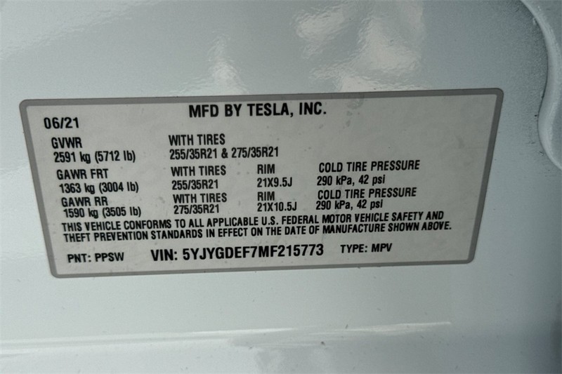 Tesla Model Y Vehicle Full-screen Gallery Image 28