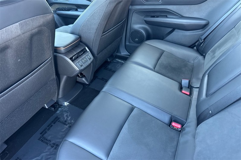 Nissan ARIYA Vehicle Full-screen Gallery Image 12