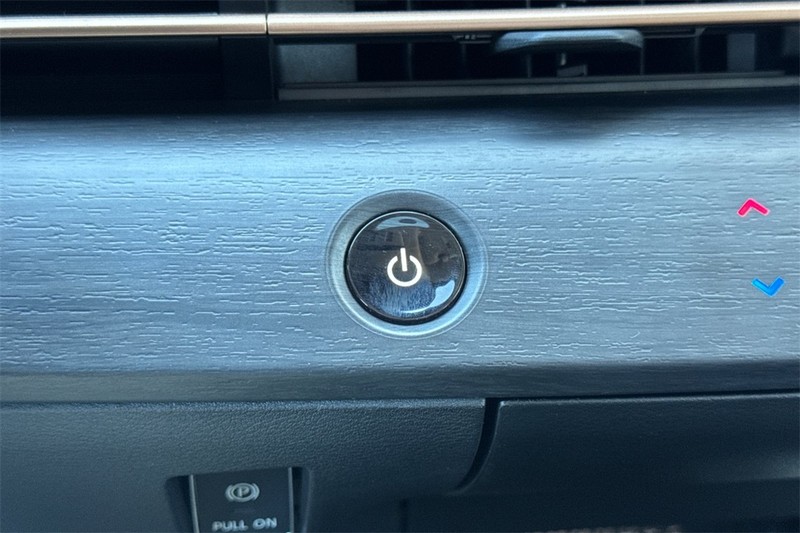 Nissan ARIYA Vehicle Full-screen Gallery Image 23