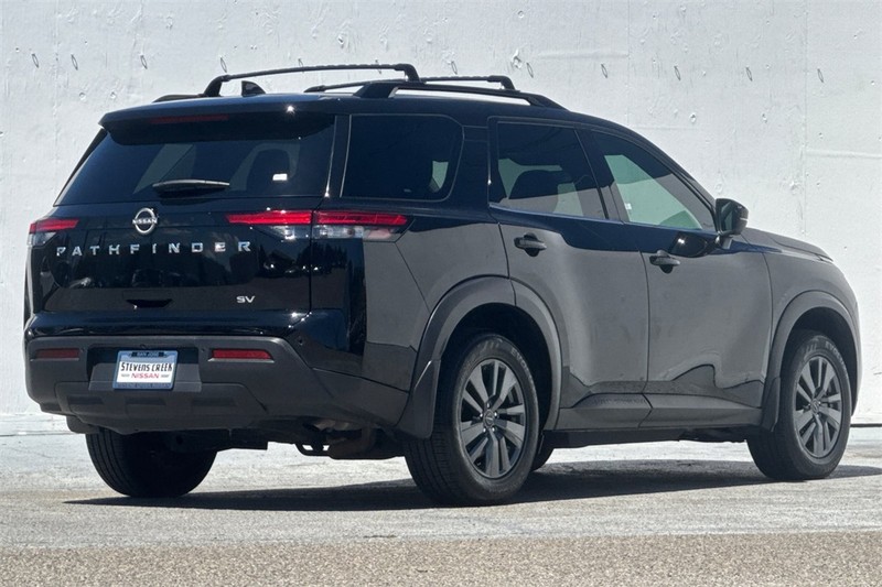 Nissan Pathfinder Vehicle Full-screen Gallery Image 04