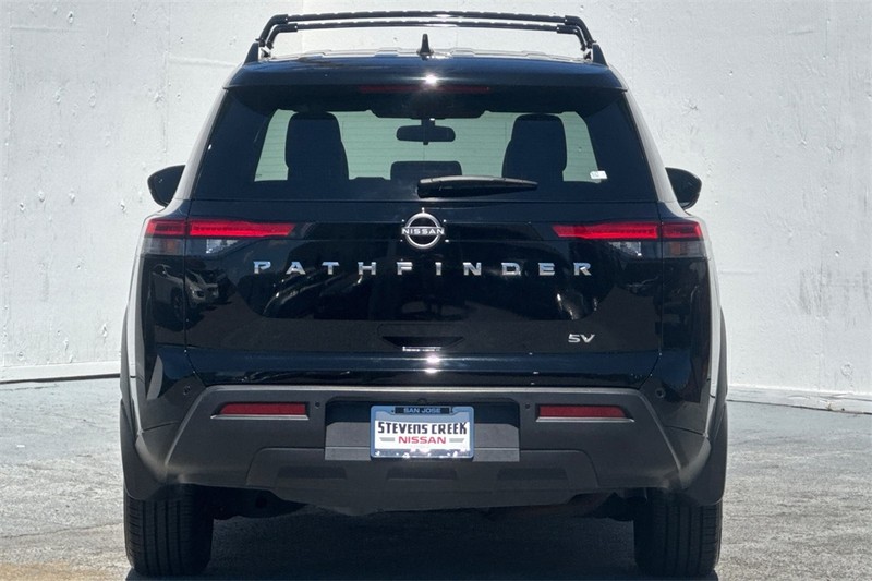 Nissan Pathfinder Vehicle Full-screen Gallery Image 05