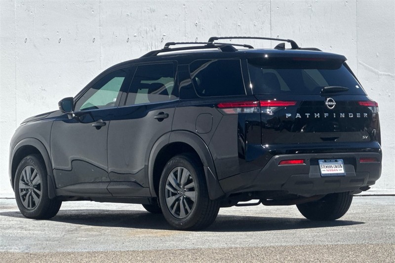 Nissan Pathfinder Vehicle Full-screen Gallery Image 06