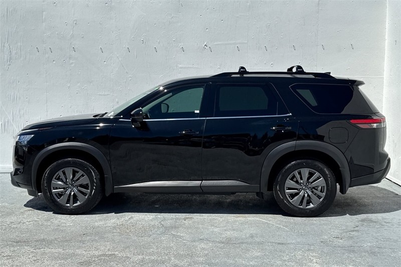 Nissan Pathfinder Vehicle Full-screen Gallery Image 07