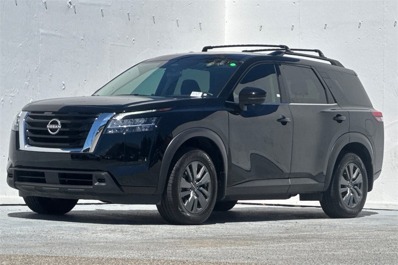 Nissan Pathfinder Vehicle Full-screen Gallery Image 08