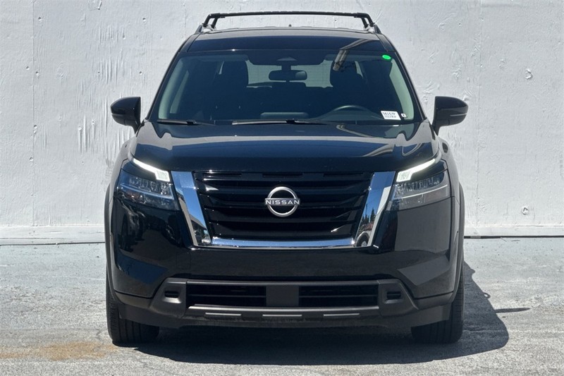 Nissan Pathfinder Vehicle Full-screen Gallery Image 09