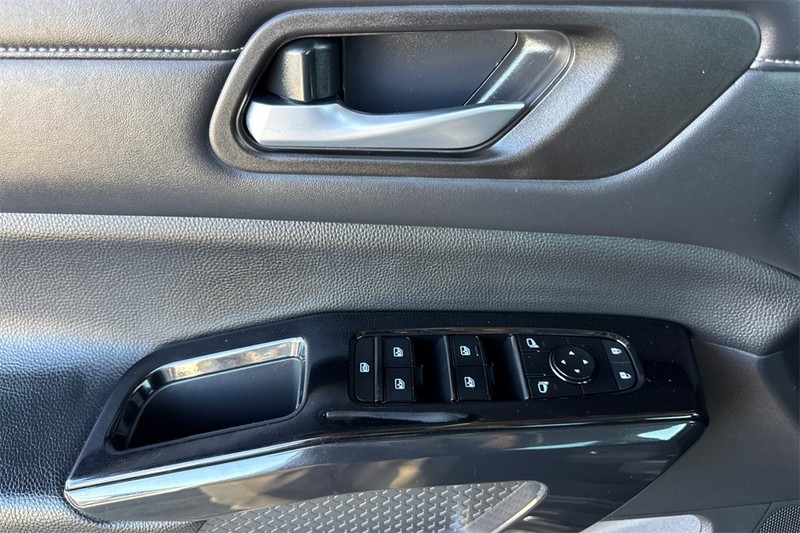 Nissan Pathfinder Vehicle Full-screen Gallery Image 11