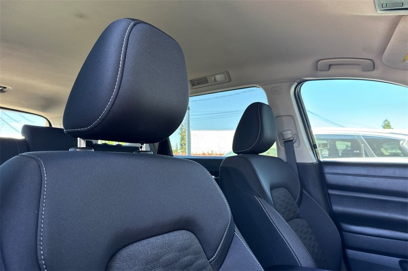 Nissan Pathfinder Vehicle Full-screen Gallery Image 16